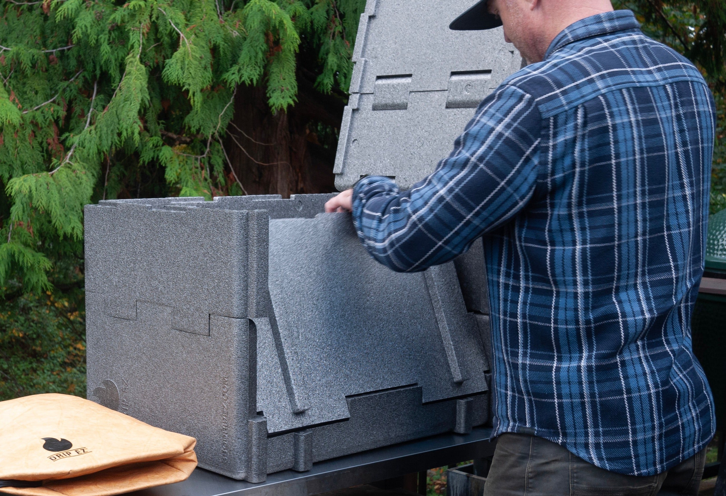 Drip EZ Rest EZ 'Que Crib Meat Resting Station W/ Bamboo Cutting Board