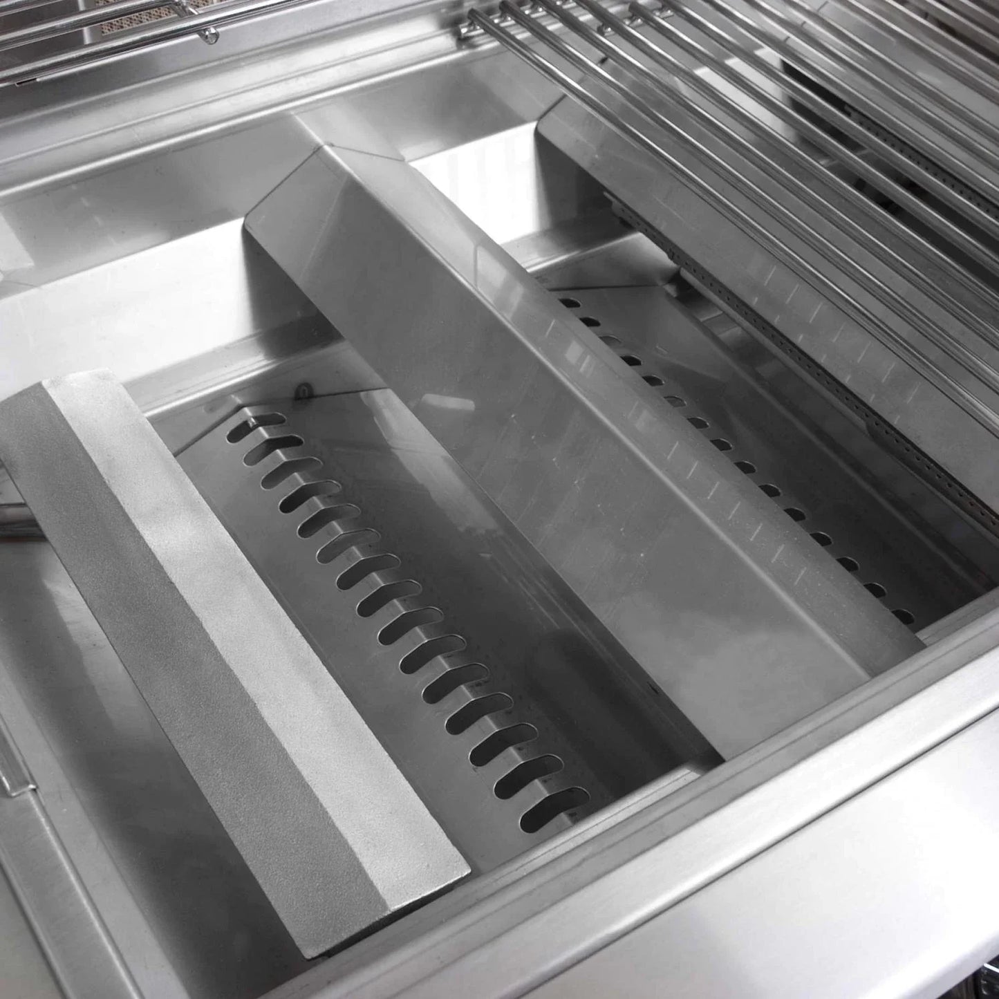 Lion L60000 32-Inch 4-Burner Stainless Steel Built-In Gas Grill