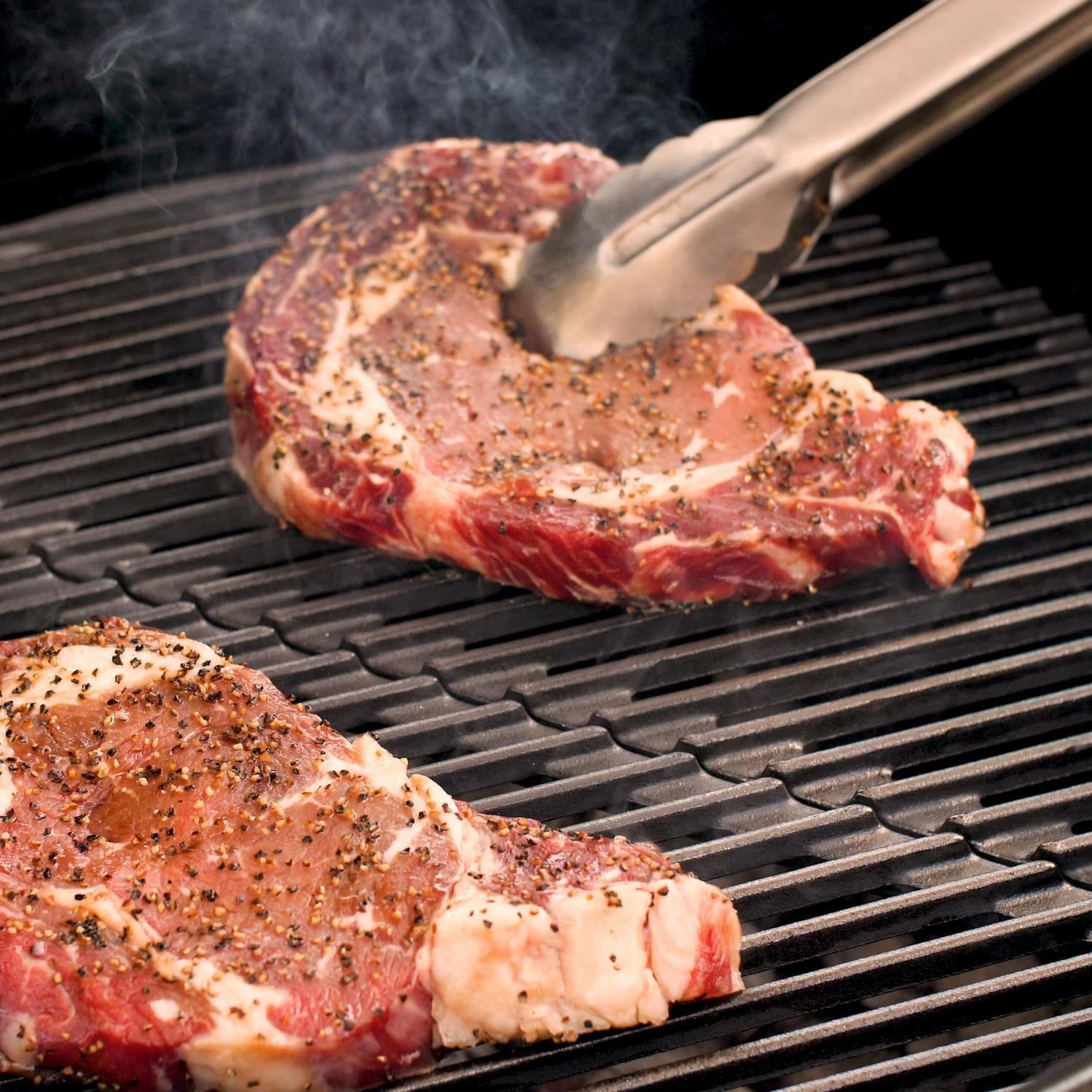 Everdure 4K 21-Inch Charcoal Grill & Smoker - HBCE4KBUS/HBCE4KGUS