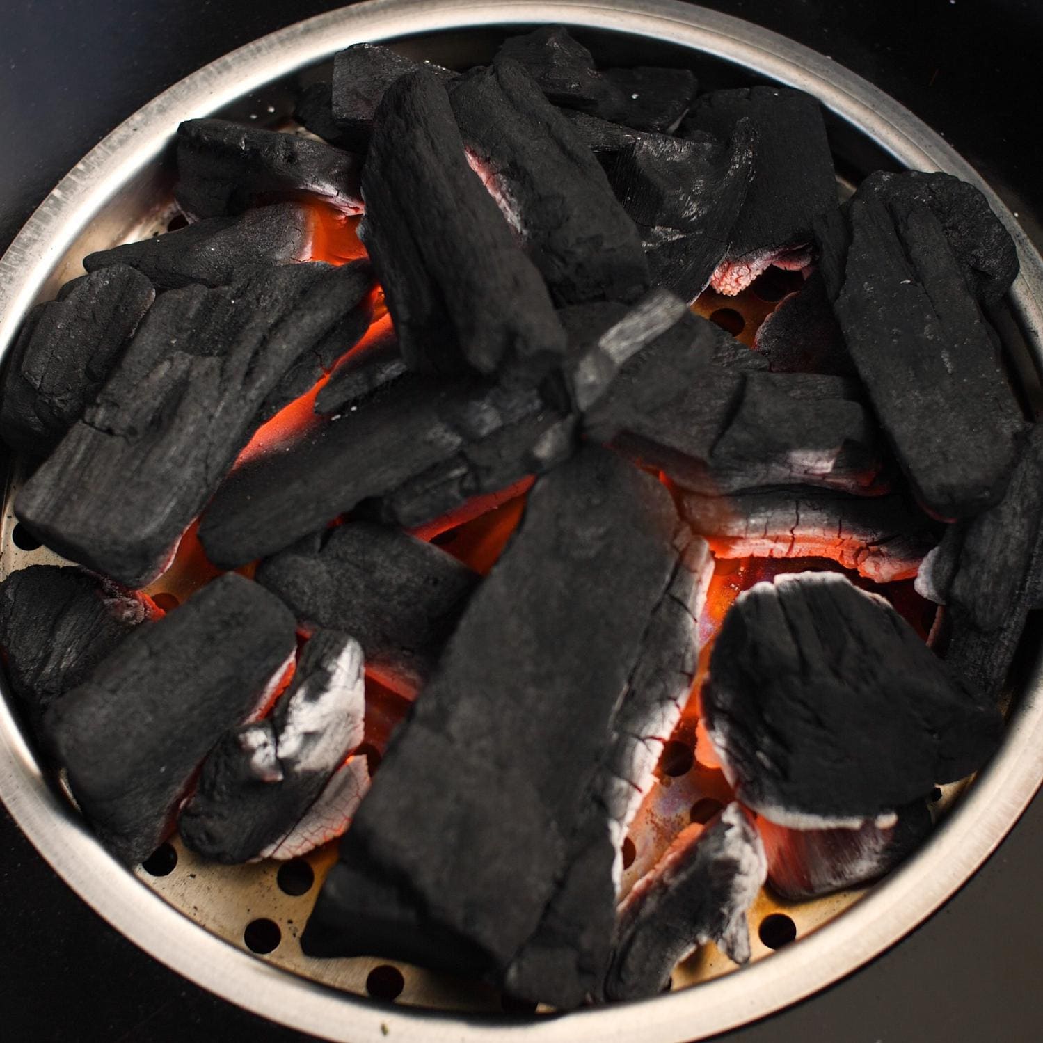 Everdure 4K 21-Inch Charcoal Grill & Smoker - HBCE4KBUS/HBCE4KGUS