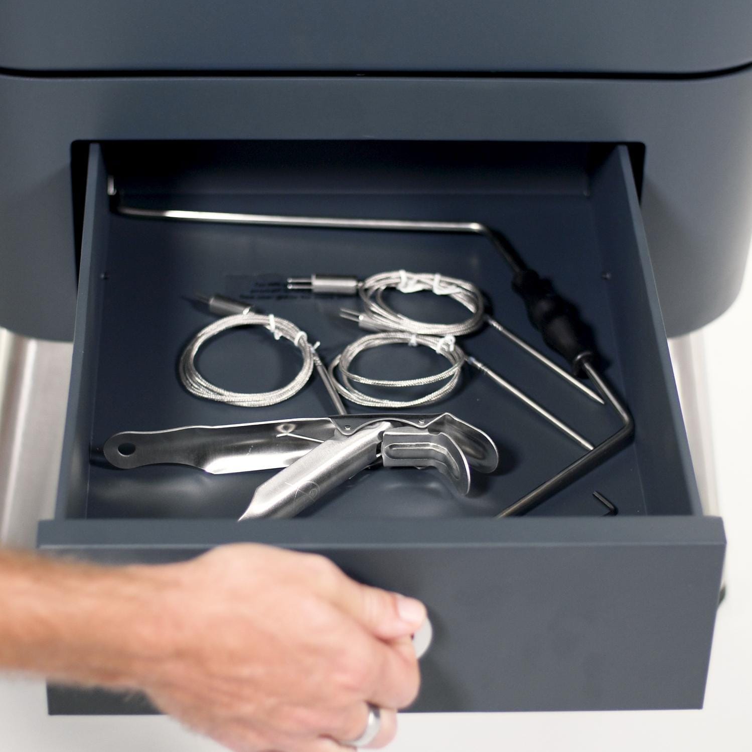 Everdure 4K 21-Inch Charcoal Grill & Smoker - HBCE4KBUS/HBCE4KGUS