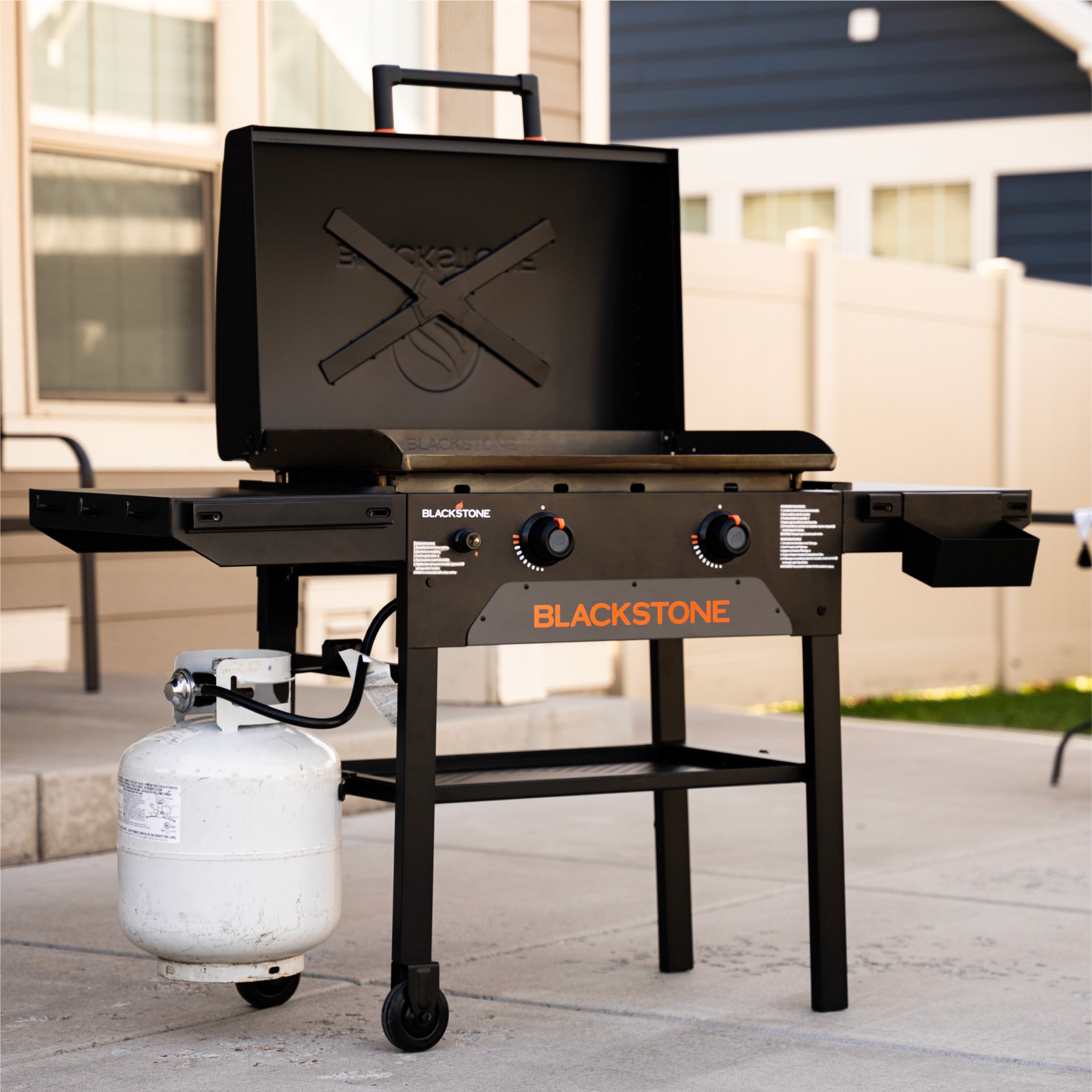 Blackstone 28" Griddle with Hood Lifestyle Pictures