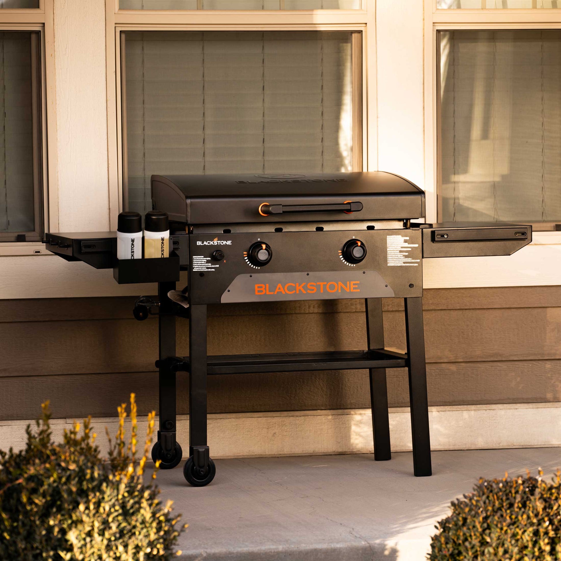 Blackstone Original Griddle w/ hood lifestyle picture