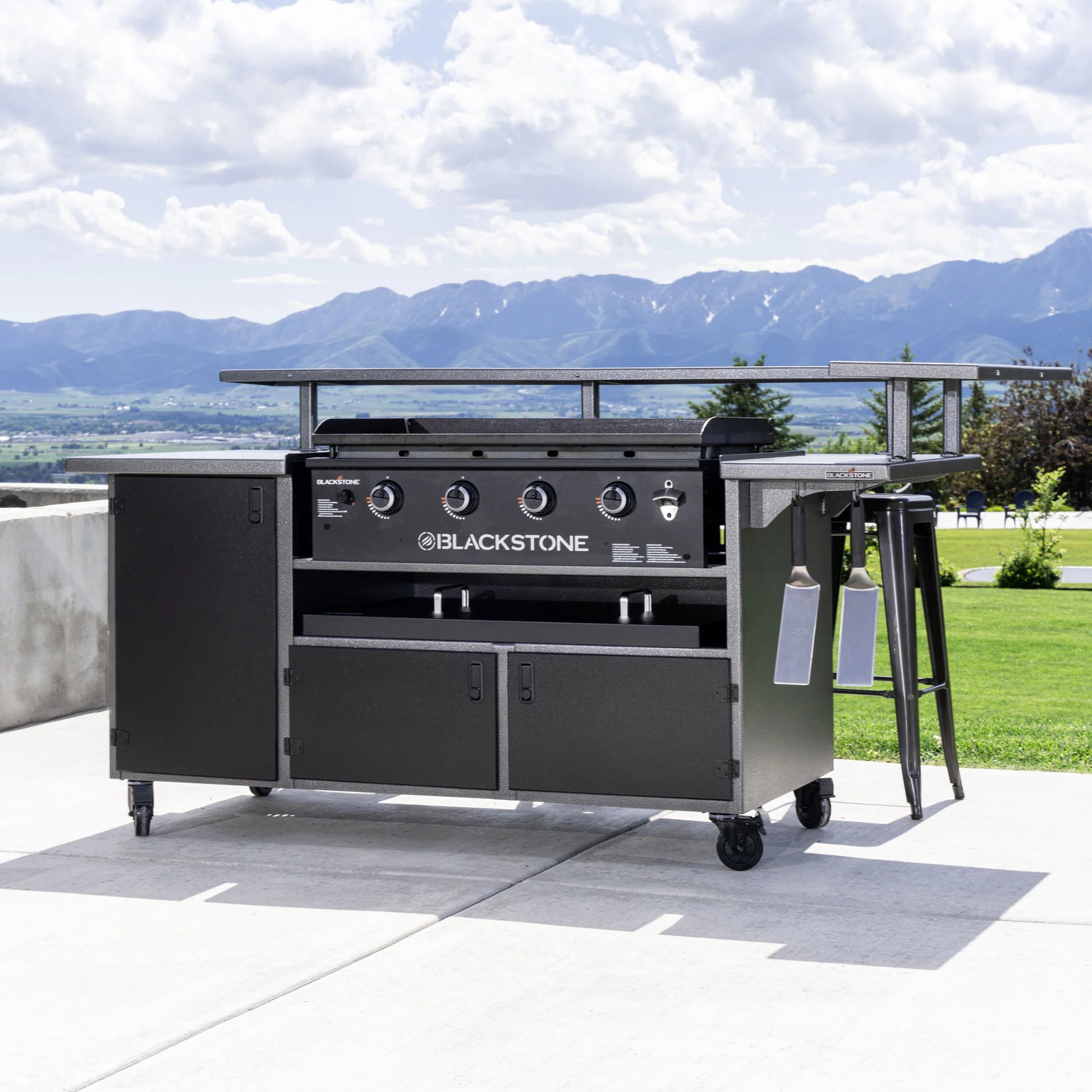 Blackstone 5 Person Chefs Table 6023 - Lifestyle Image