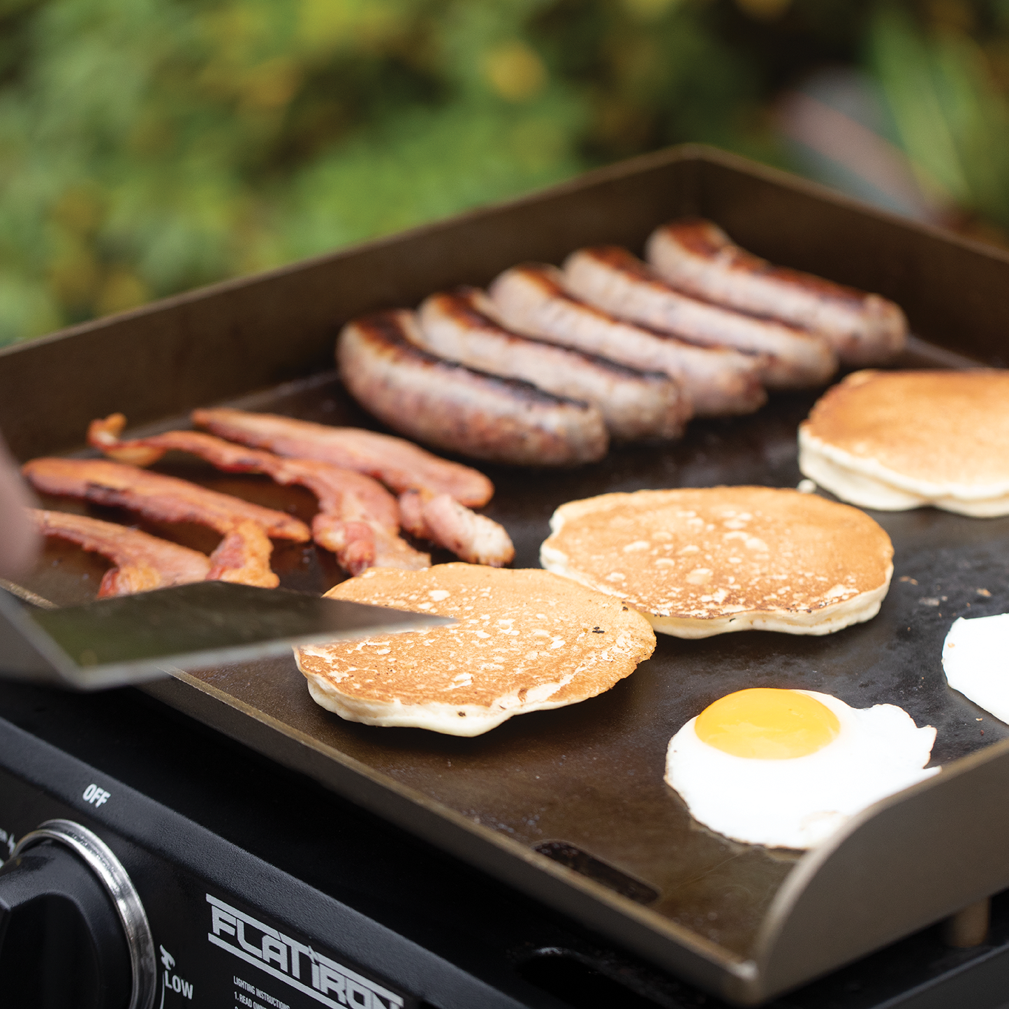 Char-Griller Flat Iron® Portable 17-inch Gas Griddle