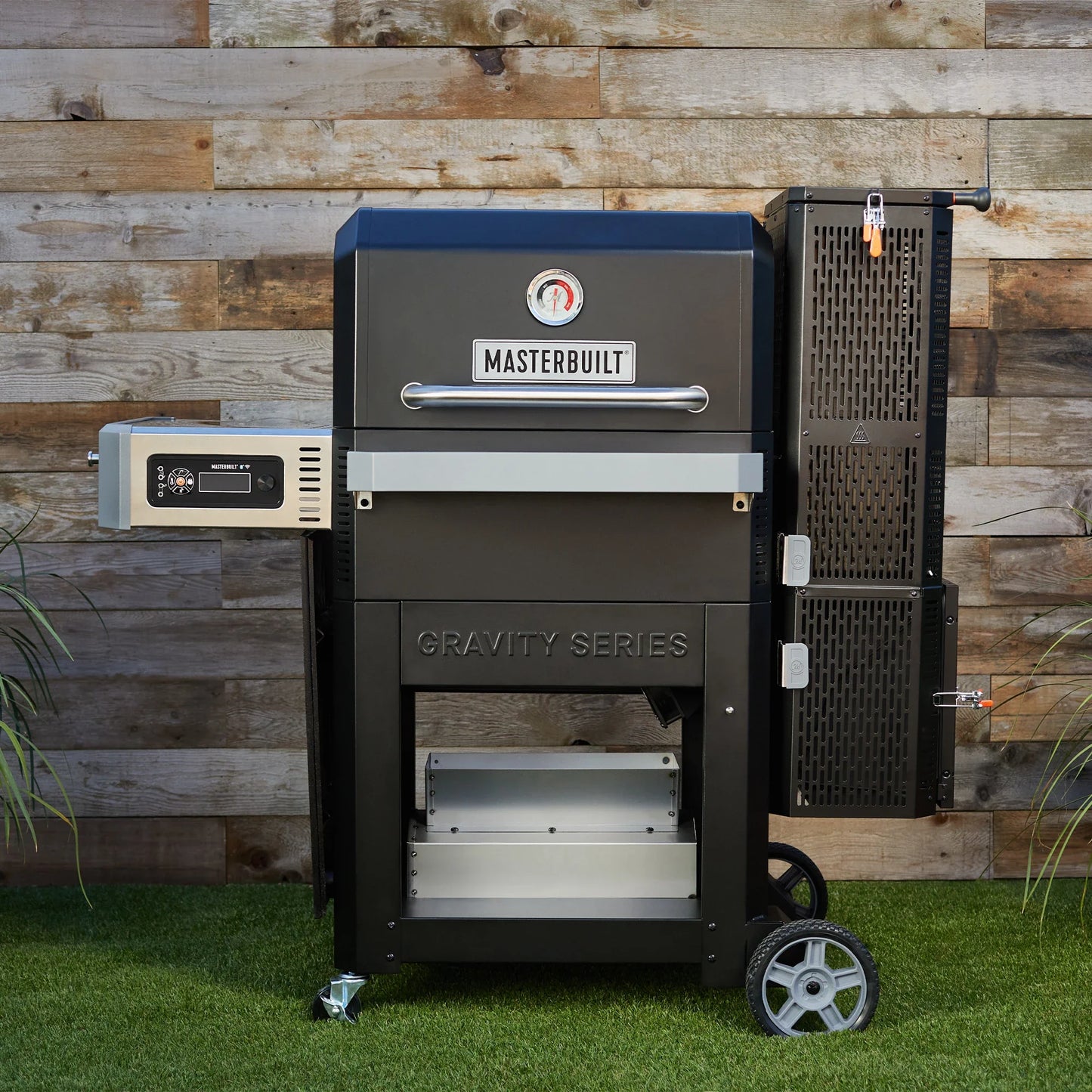 Masterbuilt Gravity Series® 800 Digital Charcoal Griddle + Grill + Smoker