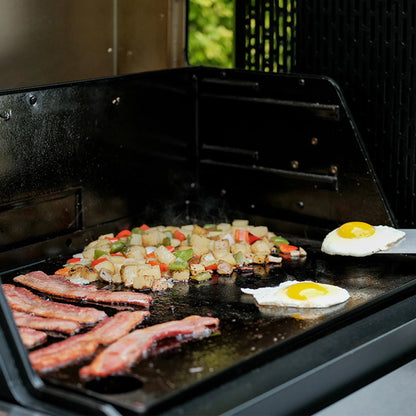 Masterbuilt Gravity Series® 800 Digital Charcoal Griddle + Grill + Smoker