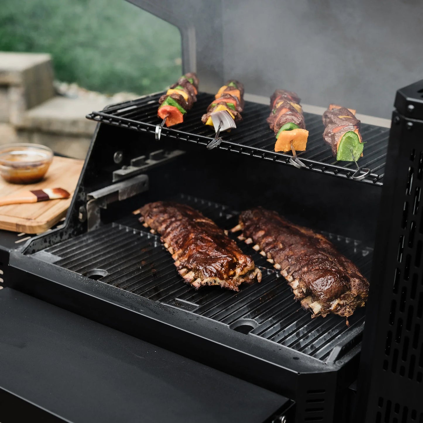 Gravity Series® 600 Digital Charcoal Grill + Smoker