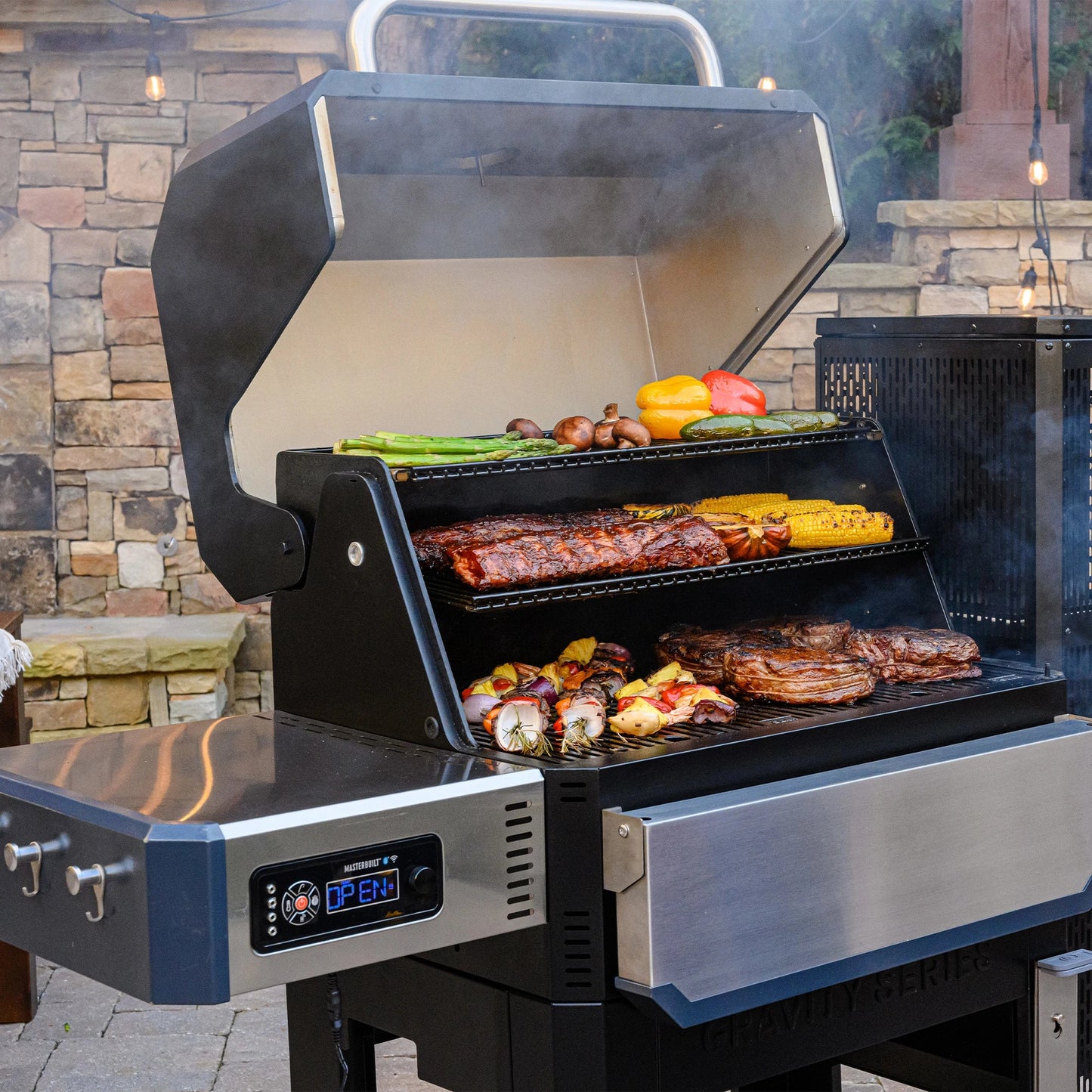 Masterbuilt Gravity Series® 1050 Digital Charcoal Grill + Smoker
