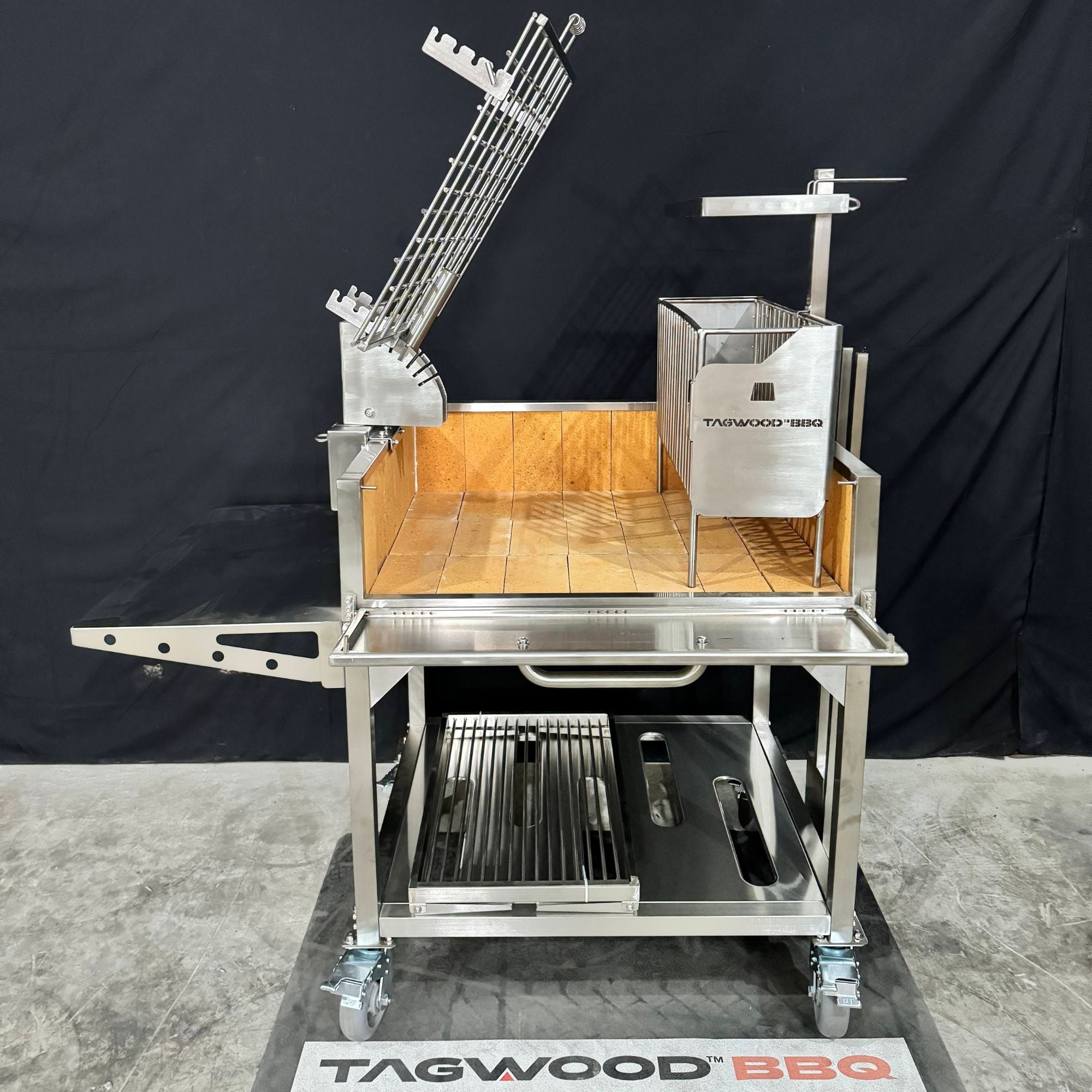 Tagwood BBQ33SS Argentine Freestanding Clamp Grill W/ Firebox