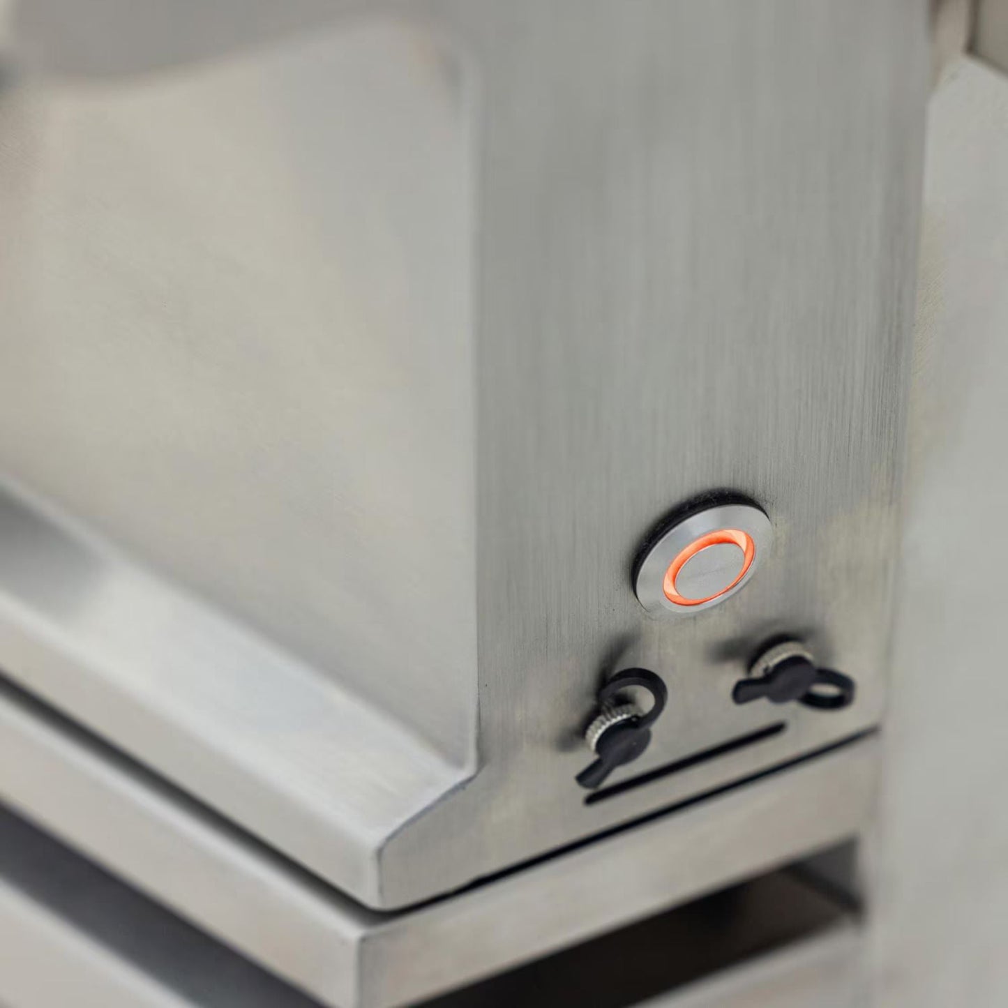 Blaze LTE PRO 40-Inch 5-Burner Built-in Gas Grill w/ Digital Temperature Screen & Rear Infrared Burner