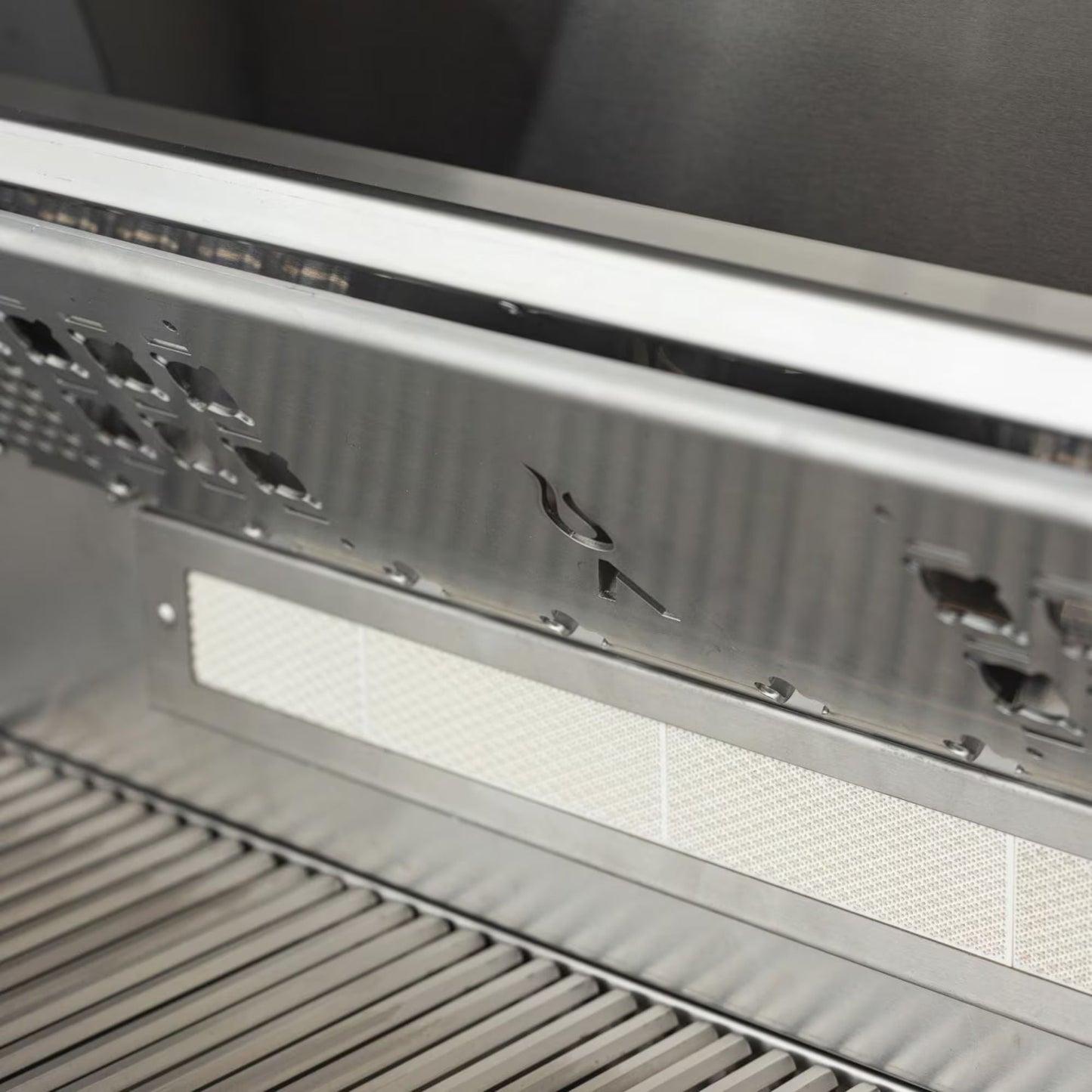 Blaze LTE PRO 32-Inch 4-Burner Built-in Gas Grill w/ Digital Temperature Screen & Rear Infrared Burner