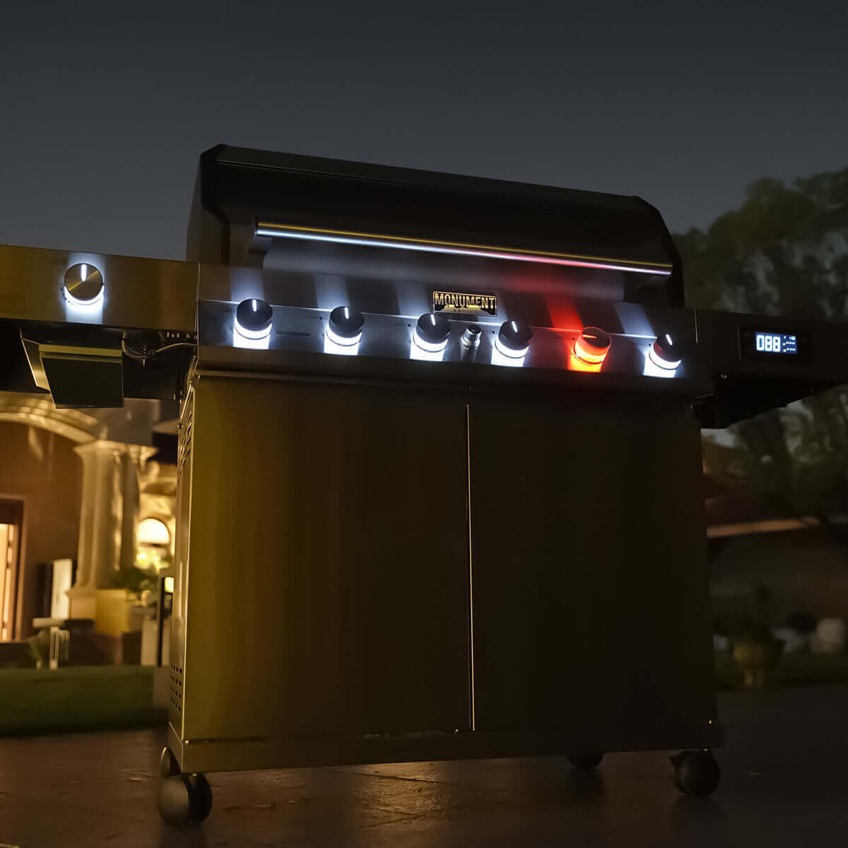 Monument Denali 605 Pro | Stainless Smart Propane Gas Grill