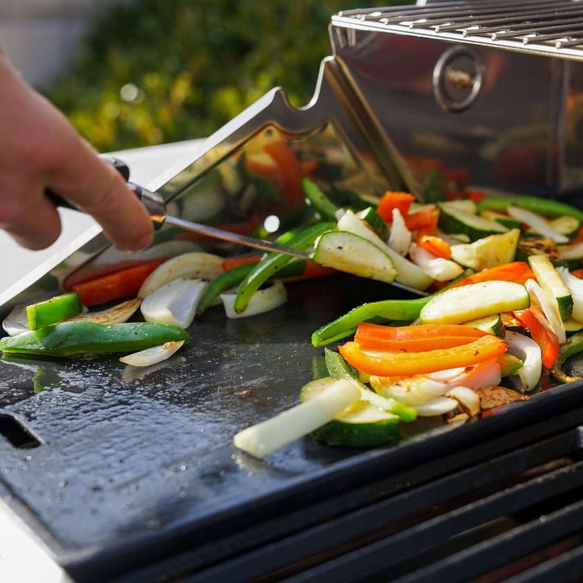 Monument Denali 605 Pro | Stainless Smart Propane Gas Grill