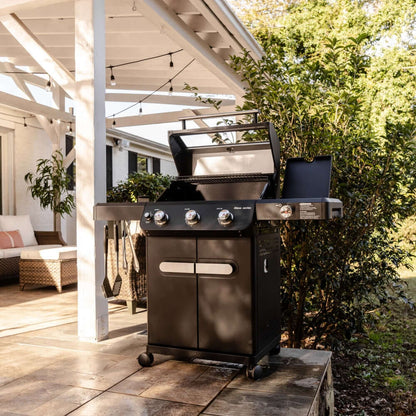Monument Mesa 325 | Black Propane Gas Grill